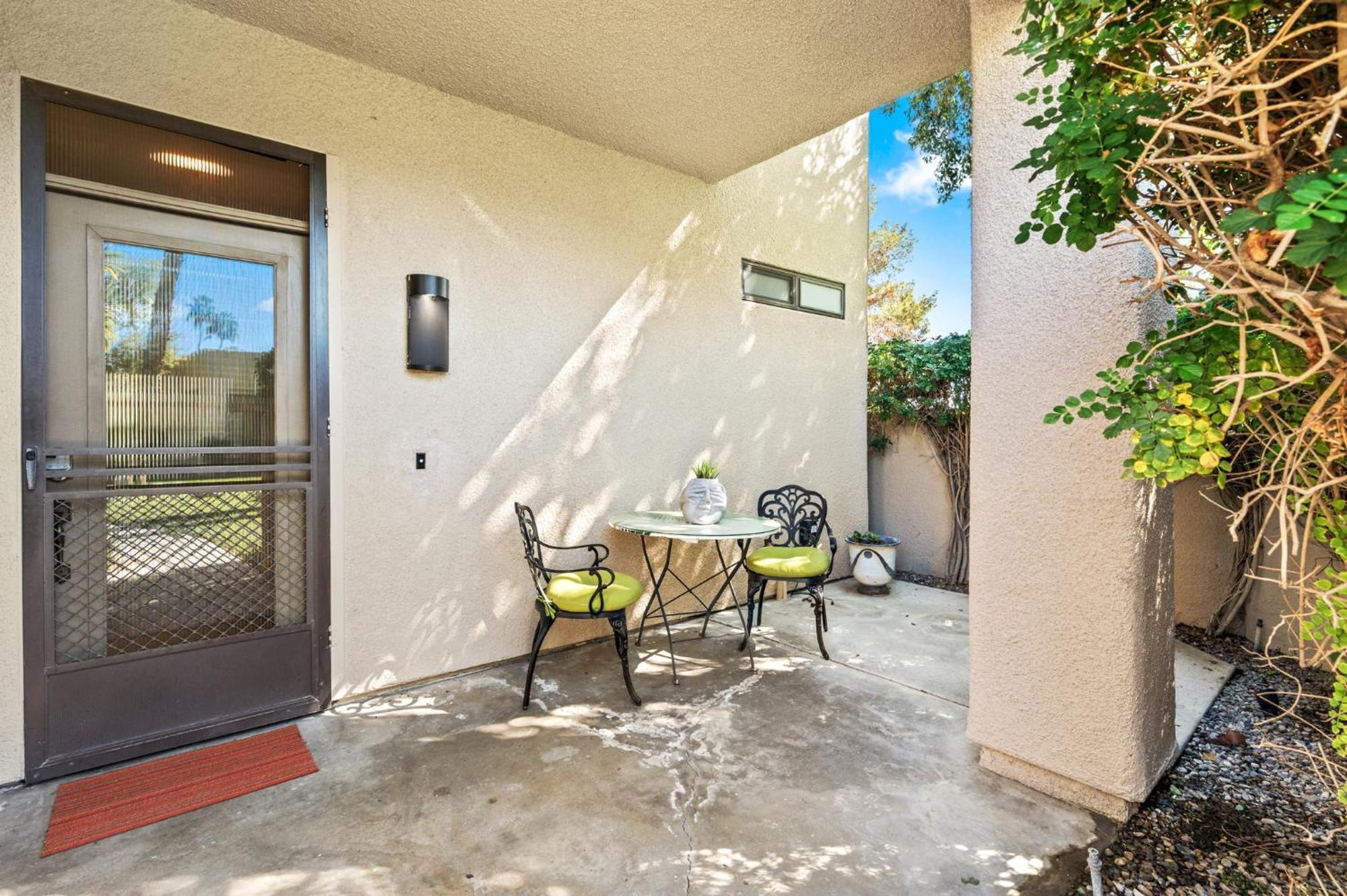 Holiday home Midnights At The Oasis